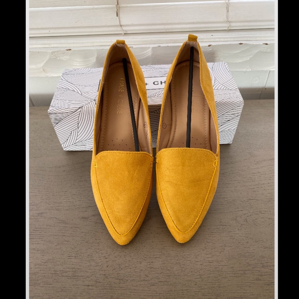 NWT - Chase & Chloe Loafer - Yellow Suede - Size 8